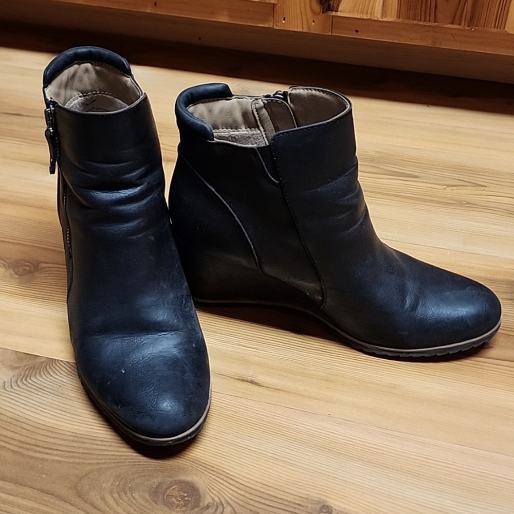 Soul Natuaralizer women's boots.